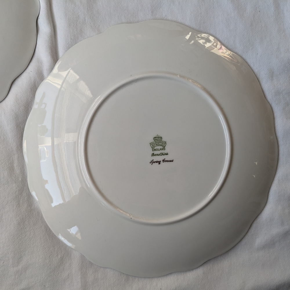 Vintage Aynsley Spring Crocus White Bone China Silver Rim - 2 Dinner Plates - Picture 5 of 10